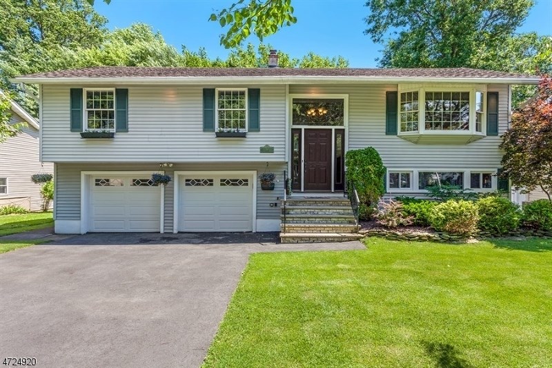 60 Derwent Ave