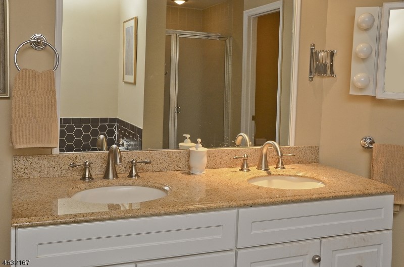 19 Cable Ct Montville, NJ 07045