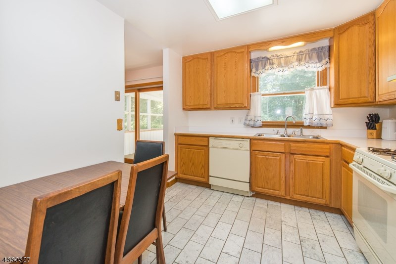 16 Schneider Ln