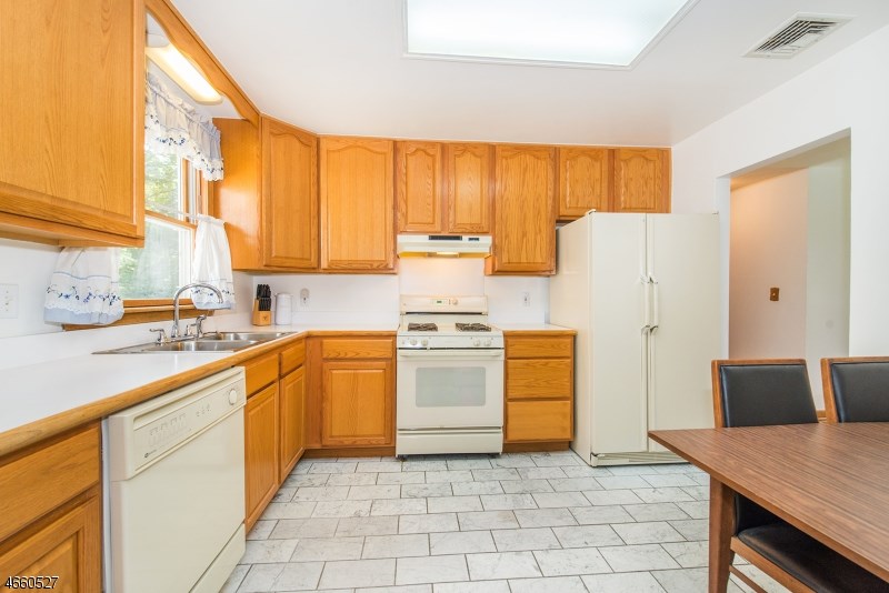 16 Schneider Ln