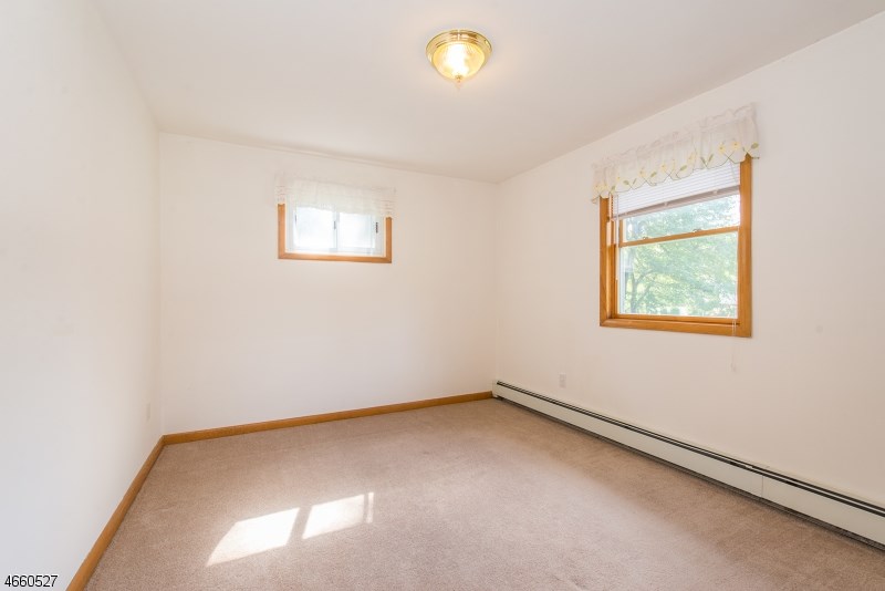 16 Schneider Ln