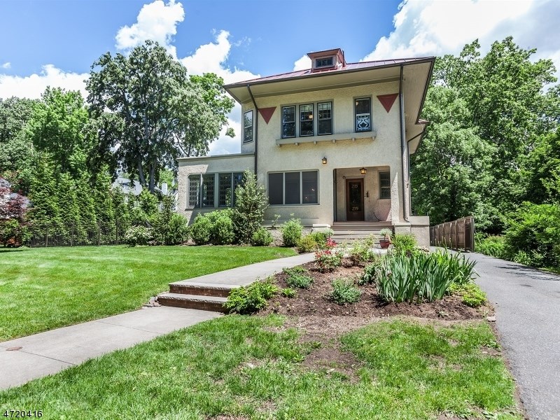 380 Irving Ave