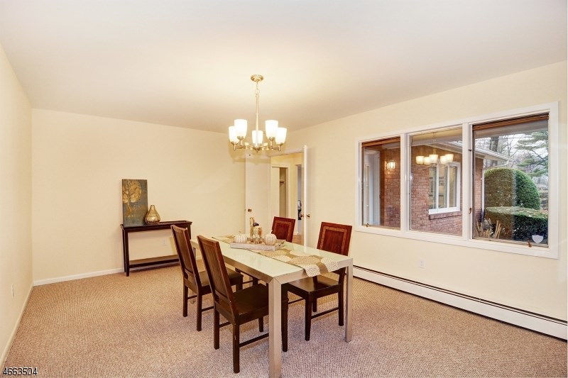 40 Ridgeway Ave