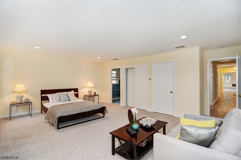 40 Ridgeway Ave