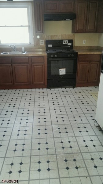 18 Swan Rd