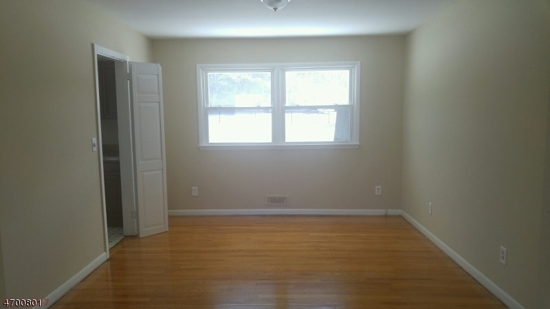 18 Swan Rd