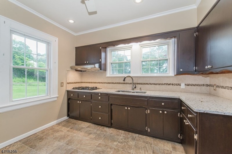 58 Crestmont Rd