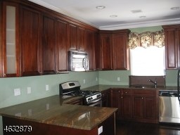 For Sale: 9 Doris Ln Wallington, NJ 07057