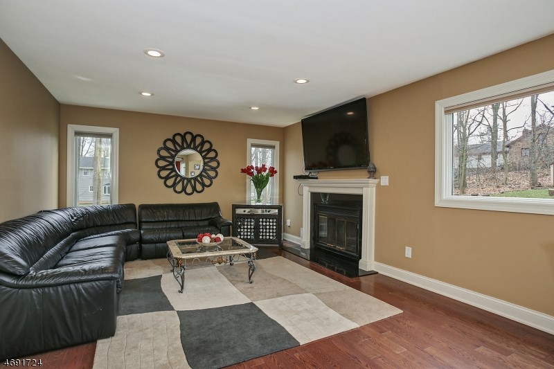 3 Emerson Ln