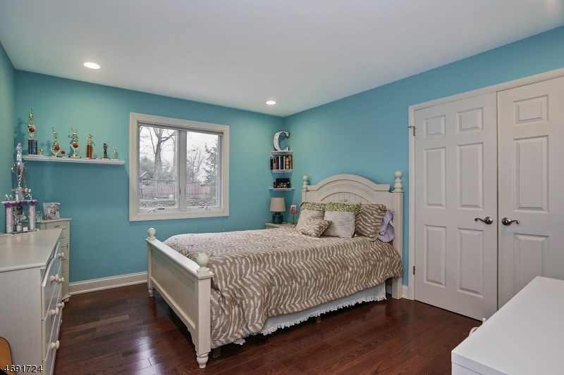 3 Emerson Ln