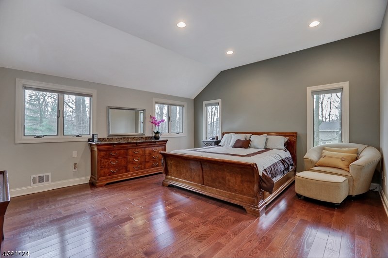 3 Emerson Ln