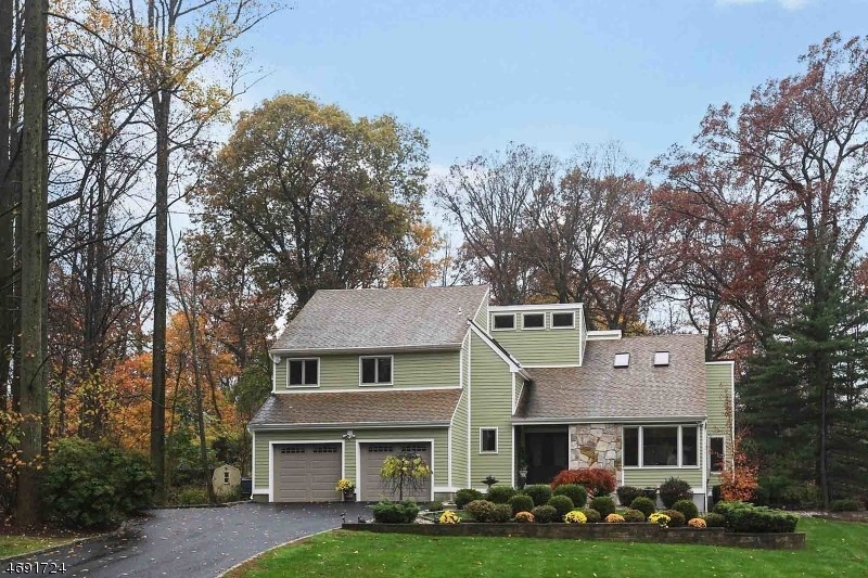 3 Emerson Ln