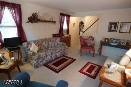 295 Chaucer Dr