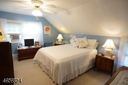 295 Chaucer Dr