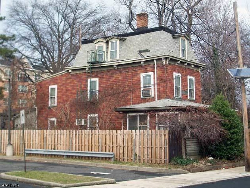 678 W Milton Ave