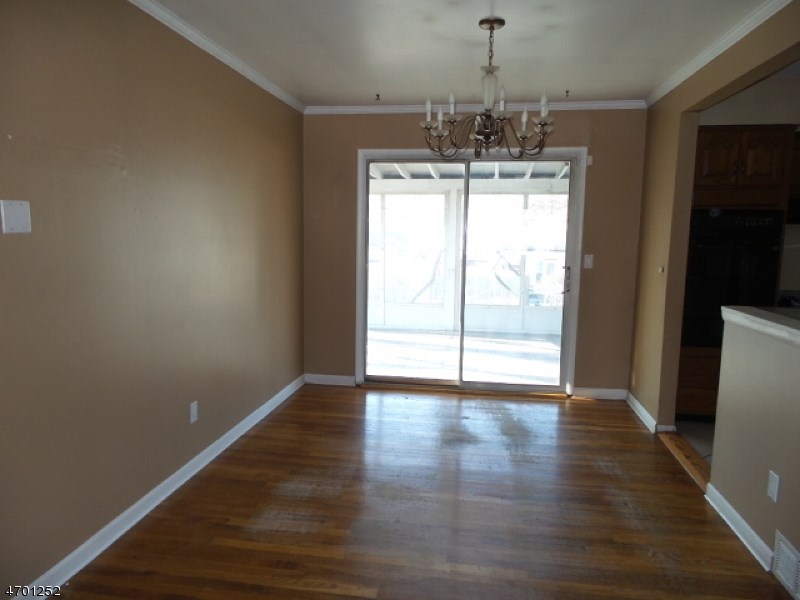 2001 Oliver St