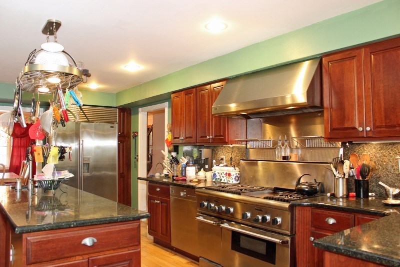 For Sale: 36 Runnymede Rd Colonia, NJ 07067