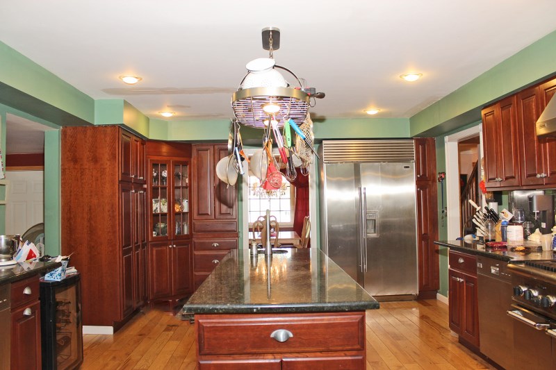 For Sale: 36 Runnymede Rd Colonia, NJ 07067