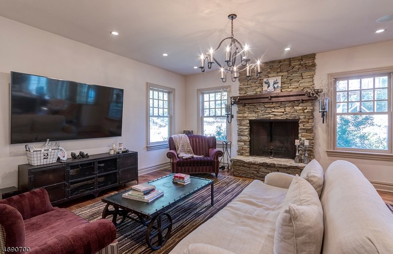 18 Moraine Pl