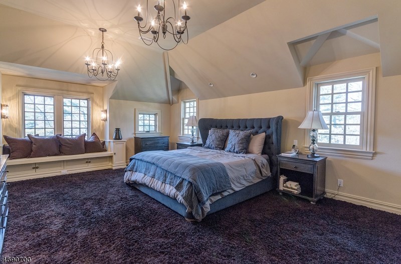 18 Moraine Pl