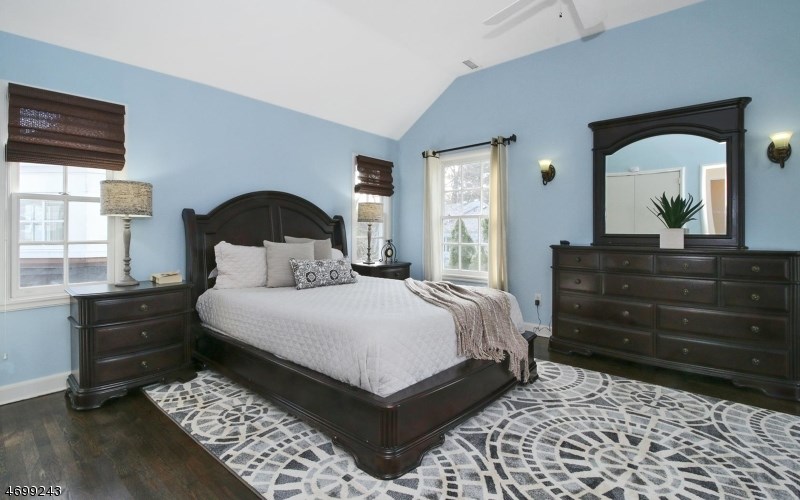 37 Woodstone Cir