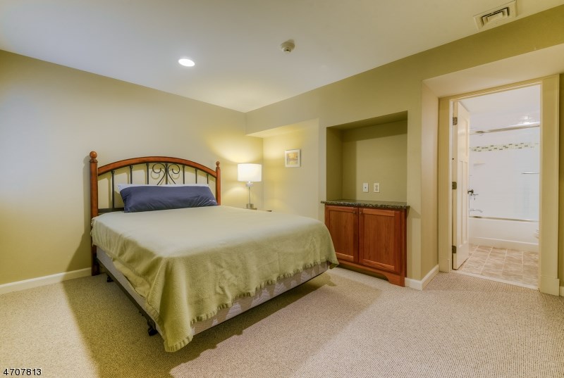 69 Tennyson Dr