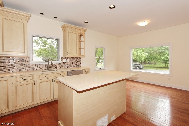 221 Oakmoor Ave