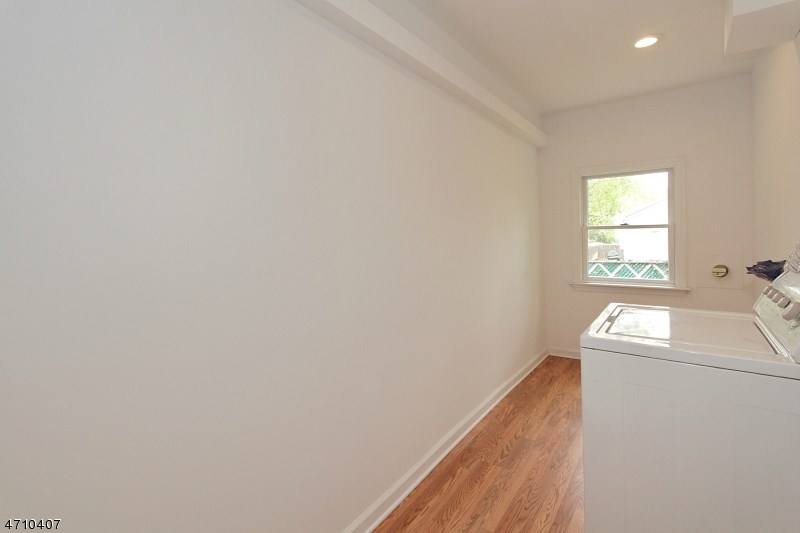 221 Oakmoor Ave
