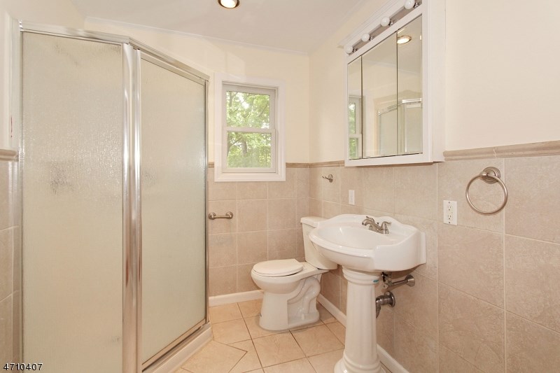 221 Oakmoor Ave