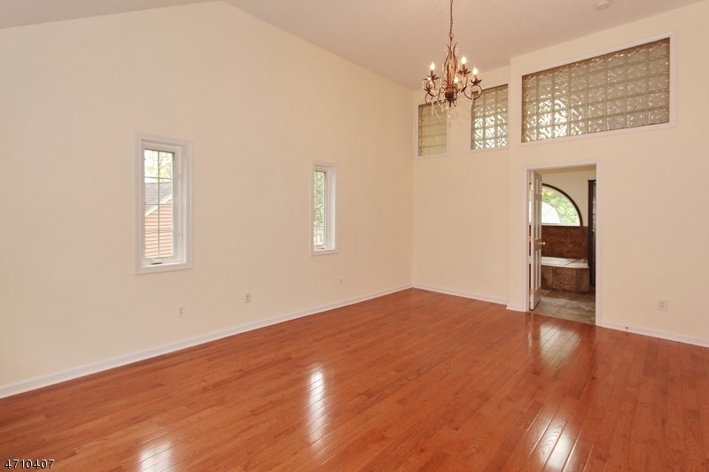 221 Oakmoor Ave
