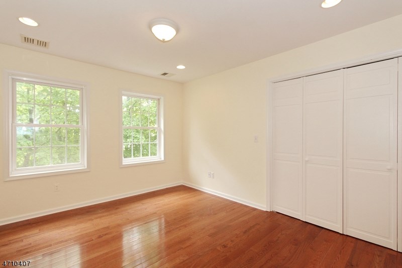 221 Oakmoor Ave