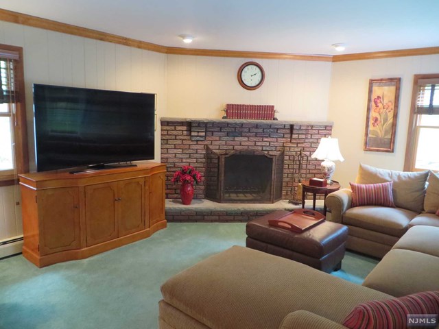 For Sale: 15 Forest Pl Towaco, NJ 07082