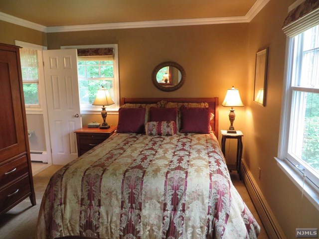 For Sale: 15 Forest Pl Towaco, NJ 07082