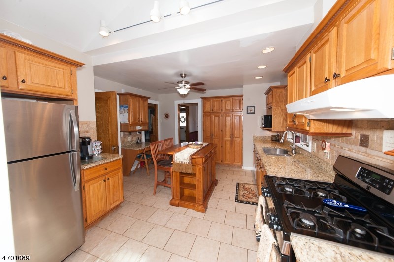 1557 Everett Ci