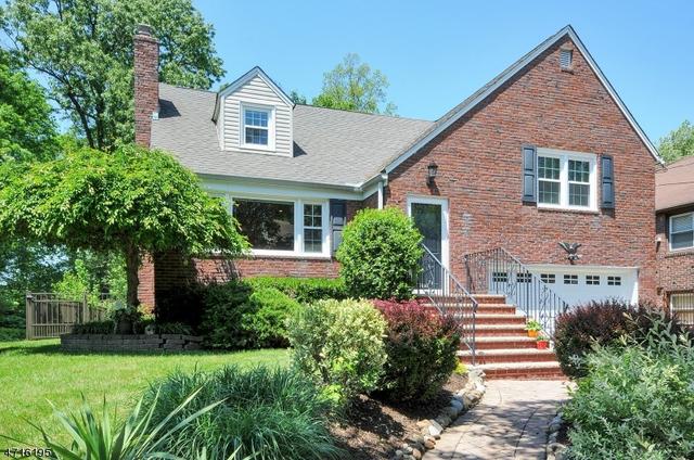 1033 Cranbrook Rd