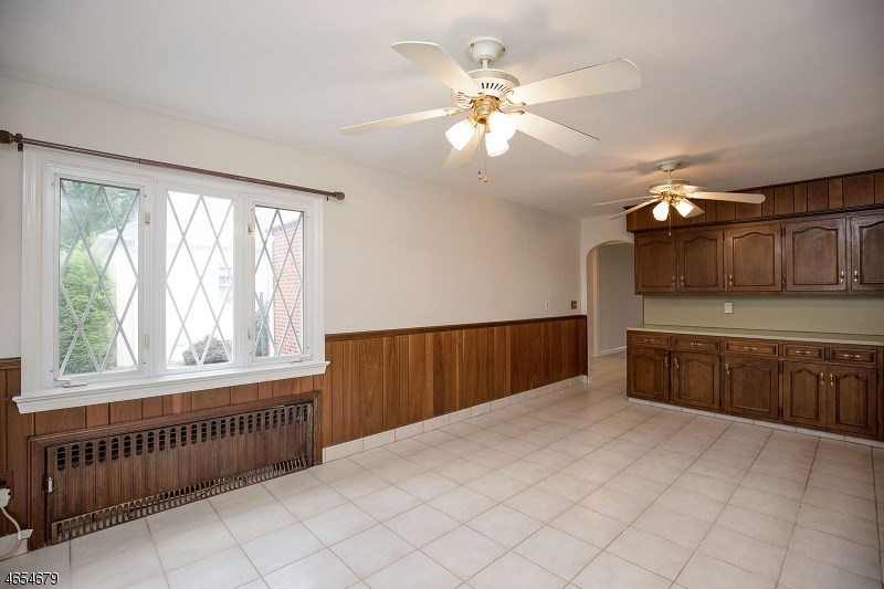 942 N Ave W