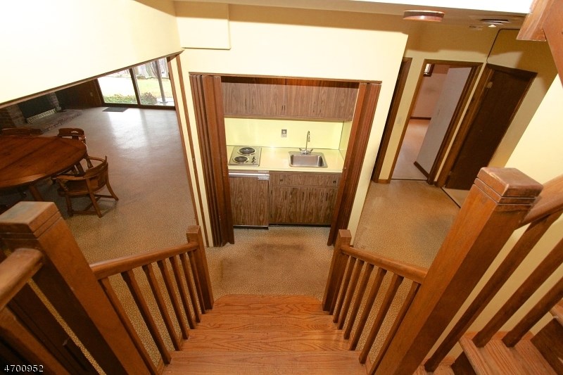260 Knollcrest Rd