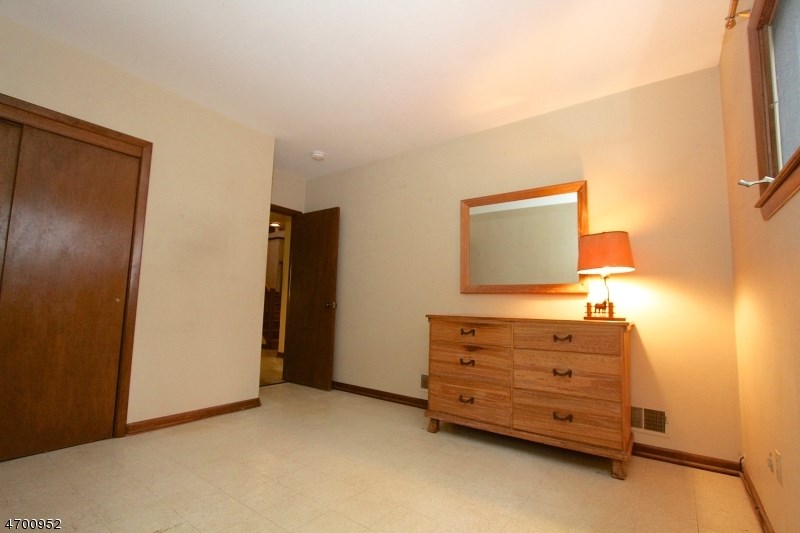 260 Knollcrest Rd
