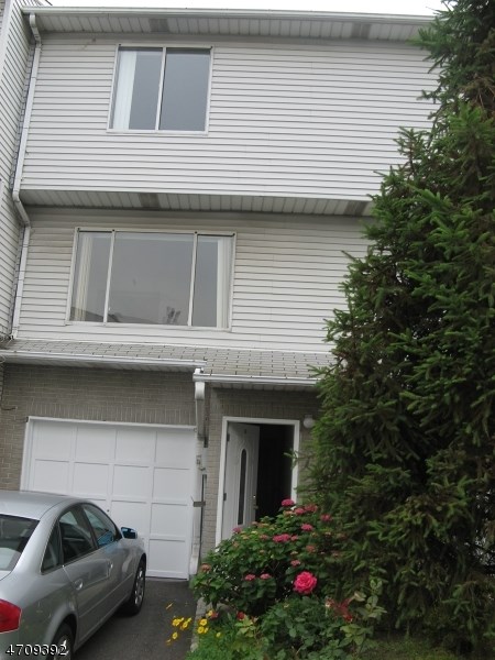 90 Perez Dr
