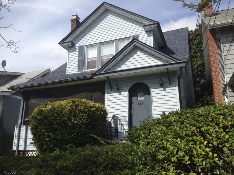 53 Welland Ave