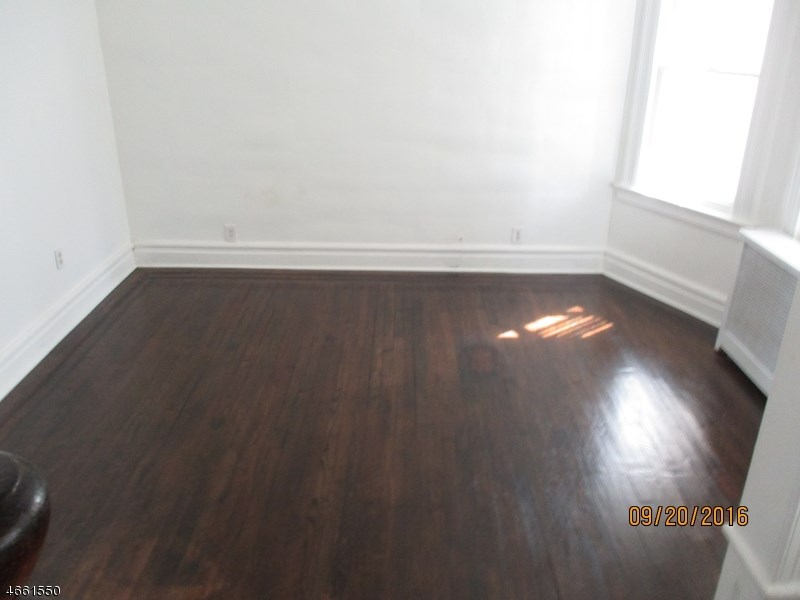 20 Ruth St