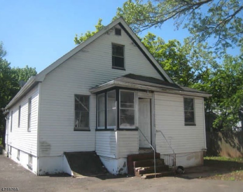 792 E 3rd Ave