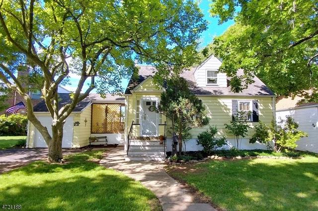907 Amsterdam Ave