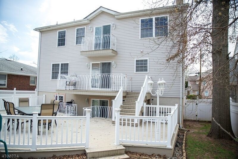 513 Whitewood Rd