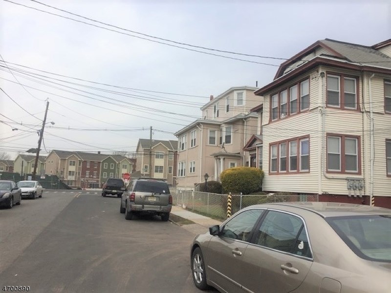 224-26 Edgar Pl