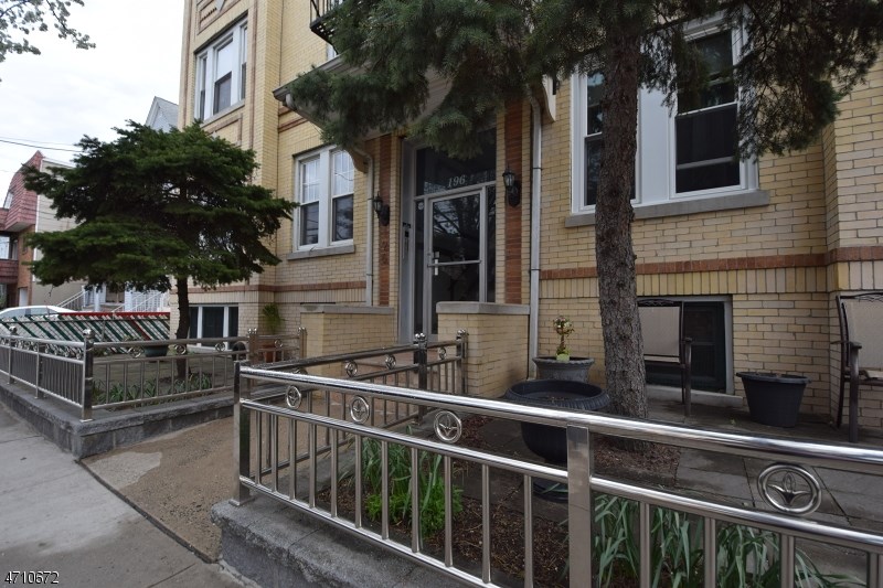 1439 Maple Ave