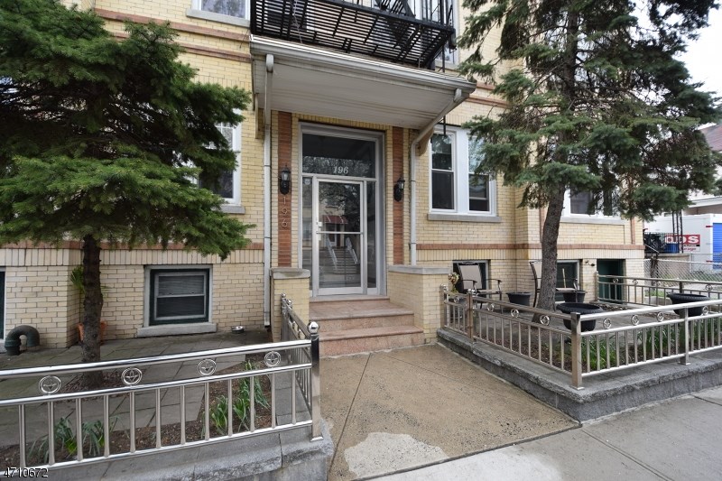 1439 Maple Ave