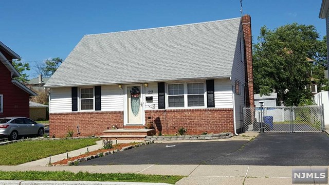 For Sale: 97 Parkview Ave Elmwood Park, NJ 07407