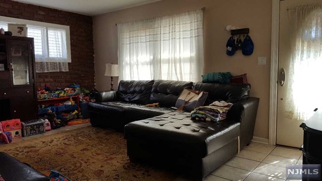For Sale: 97 Parkview Ave Elmwood Park, NJ 07407