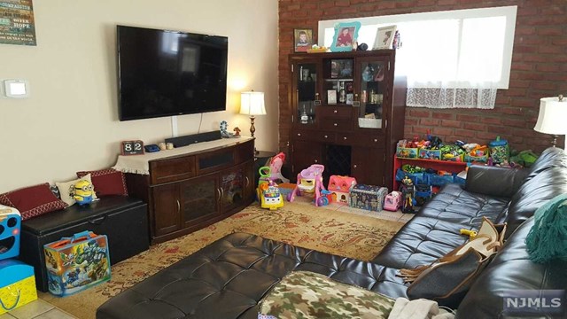 For Sale: 97 Parkview Ave Elmwood Park, NJ 07407